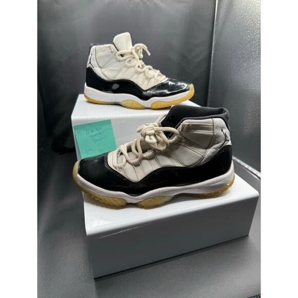 Nike Air Jordan Retro 11s - Black and White - Size 8M main image 8